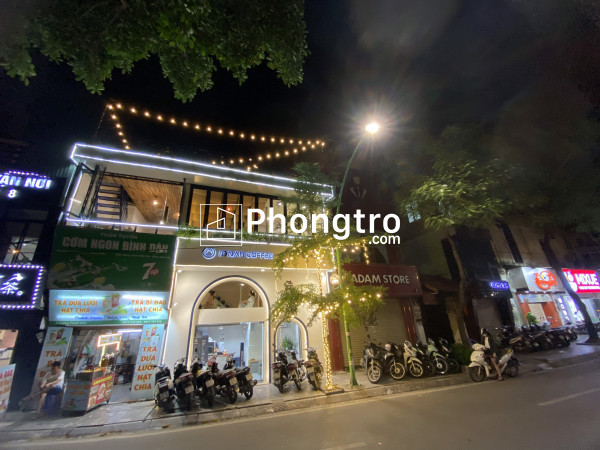 Cần nhượng quán cafe 4 tầng view đỉnh tại hồ tây mặt sau là toà biệt thự cổ