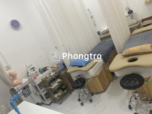 Cần sang lại tiệm nail gội đầu dưỡng sinh và chăm sóc da vị trí trung tâm quận 7