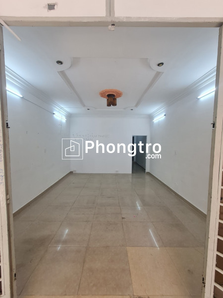 Cho thuê  nhà hẻm 6m thoại ngọc hầu quận tân phú 4,5 x 18- 2t chỉ 12 triêu tl