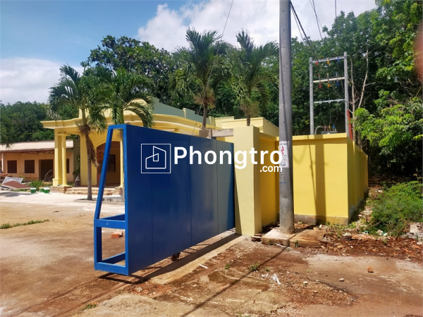Sẵn xưởng sản xuât. có đầy đủ công năng. nhà vp. nhà ở lại cho công nhân viên