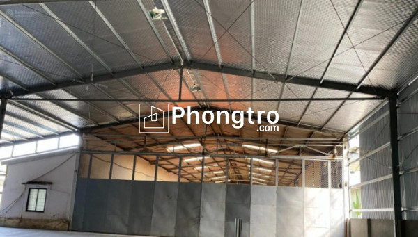 Cho thuê 300m2 kho xưởng thanh trì điện nước đầy đủ.