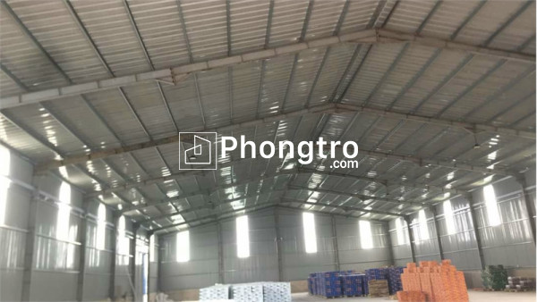 Xưởng ngoài khu cho thuê sản xuất , có đầy đủ trạm cân, trạm điện lớn. xưởng giao liền