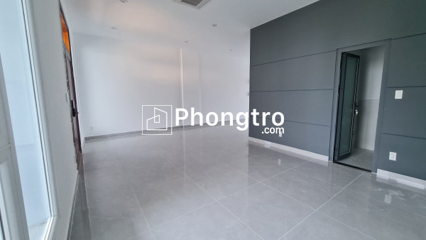 Mặt tiền đường hồ hảo hớn,p cô giang, q1
