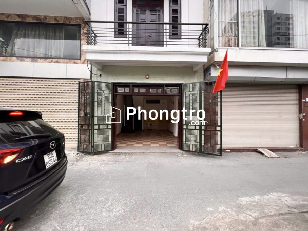 Cho thuê nhà ô tô cất trong nhà ở hoàng văn thái, thanh xuân. 15tr