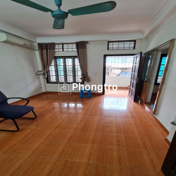Cho thuê nhà riêng nguyên căn tại ngõ 1, khâm thiên. 35m2x3.5 tầng. ôtô đỗ cửa, gần chợ