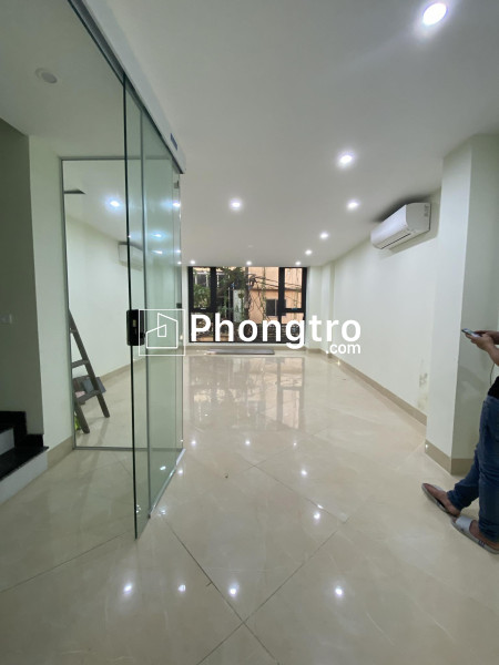 Cho thuê mặt bằng kinh doanh ( nhà 2 tầng ) địa chỉ : mặt phố phan phù tiên - đống đa - hà nội